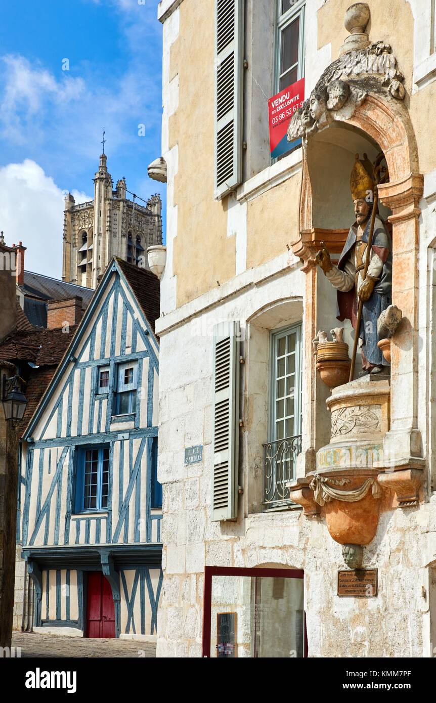 Place Saint Nicolás, Auxerre, Yonne, Burgundy, Bourgogne, France, Europe Stock Photo