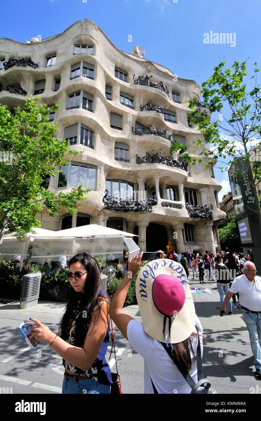 Mila house aka ´La Pedrera´ 19061912. 261265 Provença street