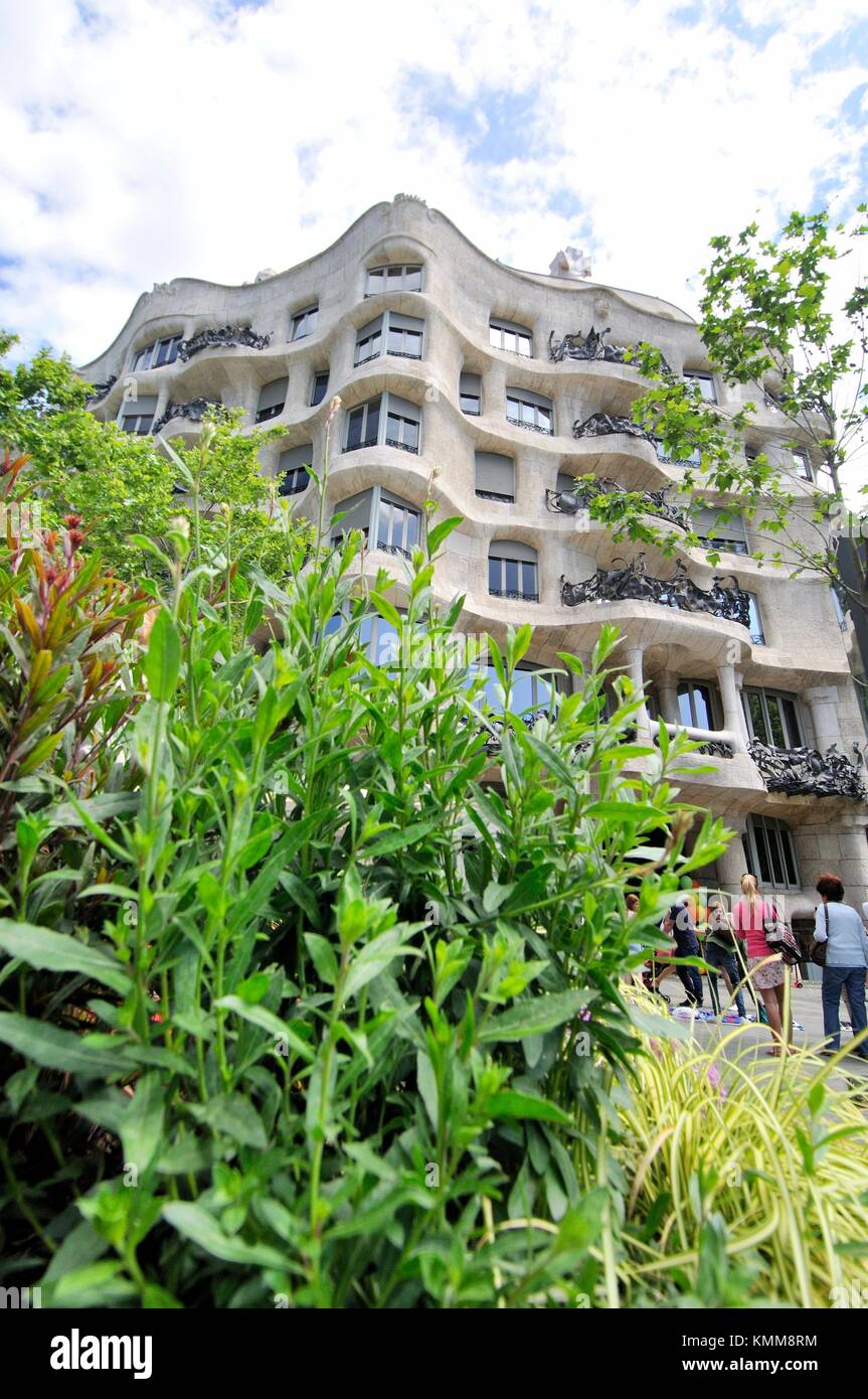 Mila house aka ´La Pedrera´ 19061912. 261265 Provença street