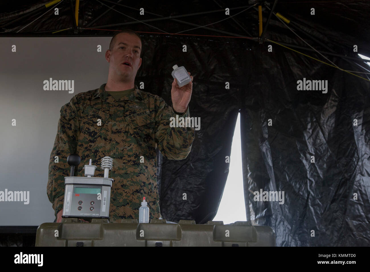 U.S. Navy Hospital Corpsman 1st Class Kyle Hill, a preventive medicine technician with Preventive Medicine Unit, Headquarters and Support Company, 1st Medical Battalion, 1st Marine Logistics Group, explains the capabilities of a wet bulb globe temperature monitor during Preventive Medicine Exercise 2017 at Camp Pendleton, Calif., Nov. 28, 2017. The PMU supports the mission of the Marine Expeditionary Force and its subordinate elements by protecting and promoting the health of its Marines and Sailors by identifying threats to force health, both natural and manmade, through pre-post deployment h Stock Photo