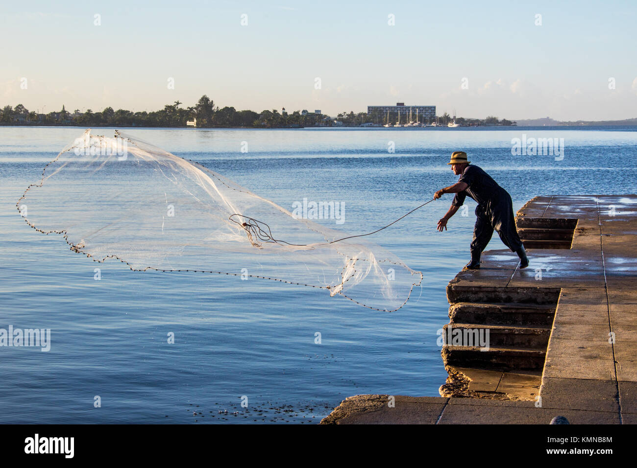 Fishing net ocean throwing hi-res stock photography and images - Alamy