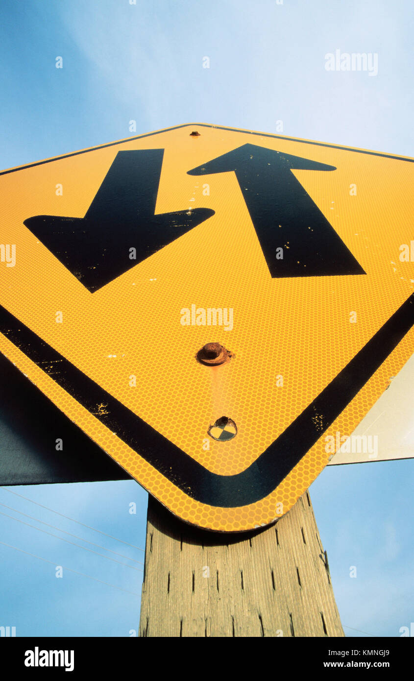 Down arrow signage concept hi-res stock photography and images - Alamy
