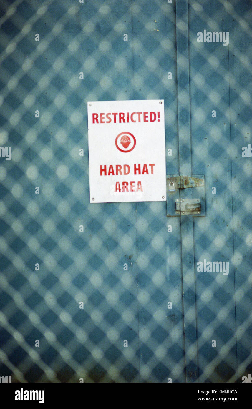 Chainlink Fence Sign High Resolution Stock Photography and Images - Alamy