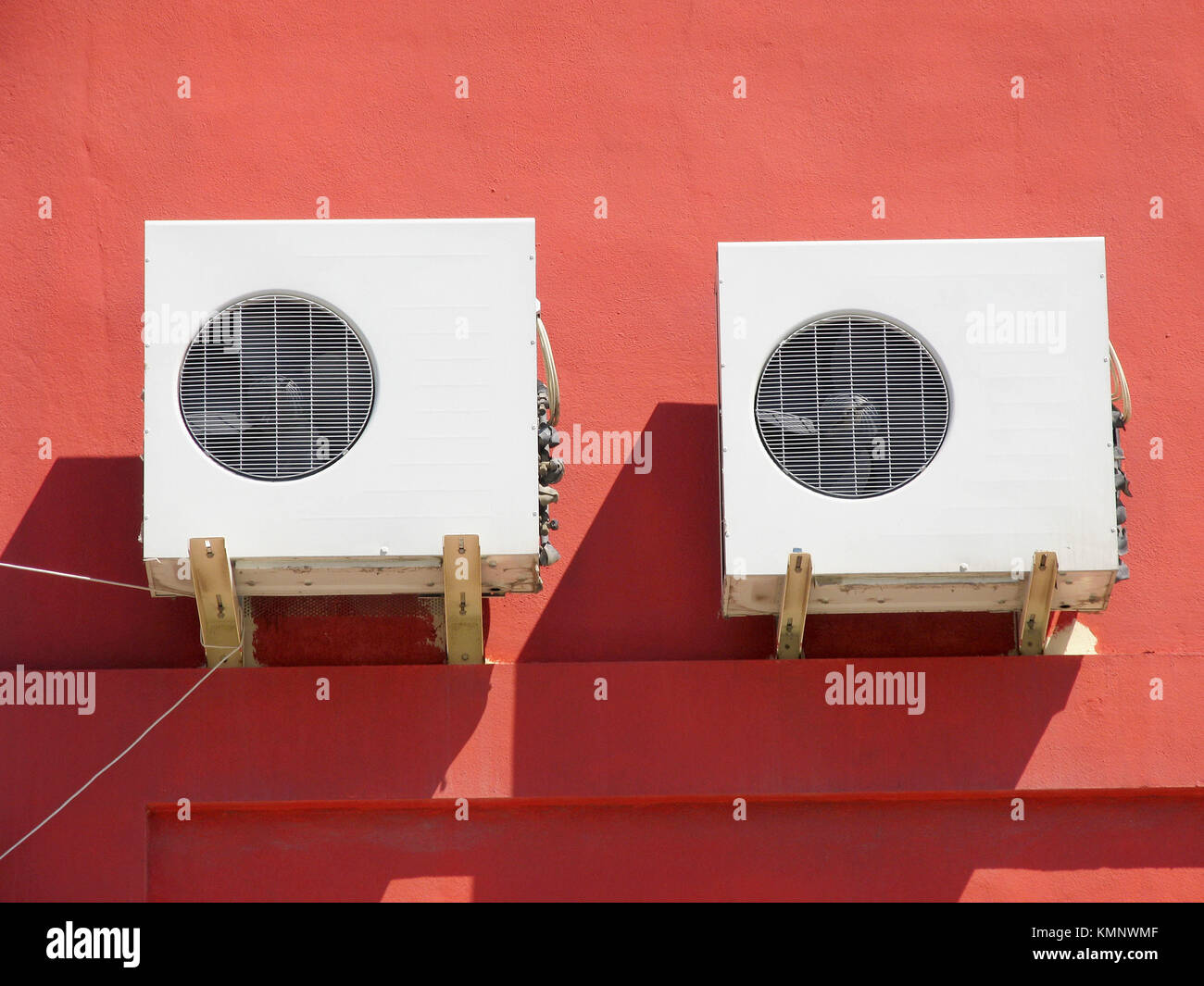 Air conditioners on wall hires stock photography and images Alamy