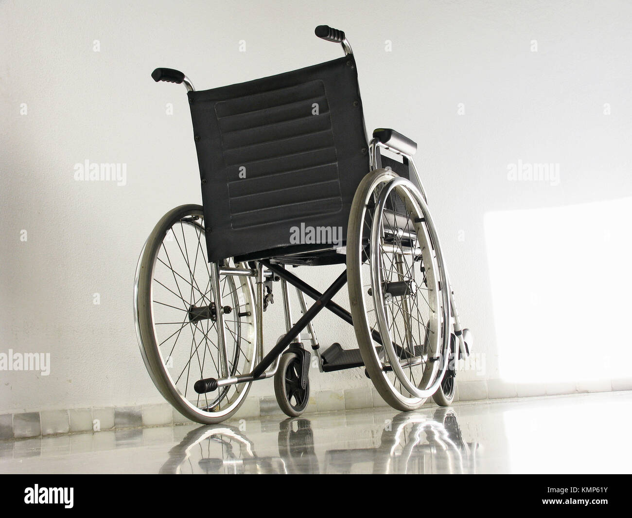 Invalids chair hires stock photography and images Alamy
