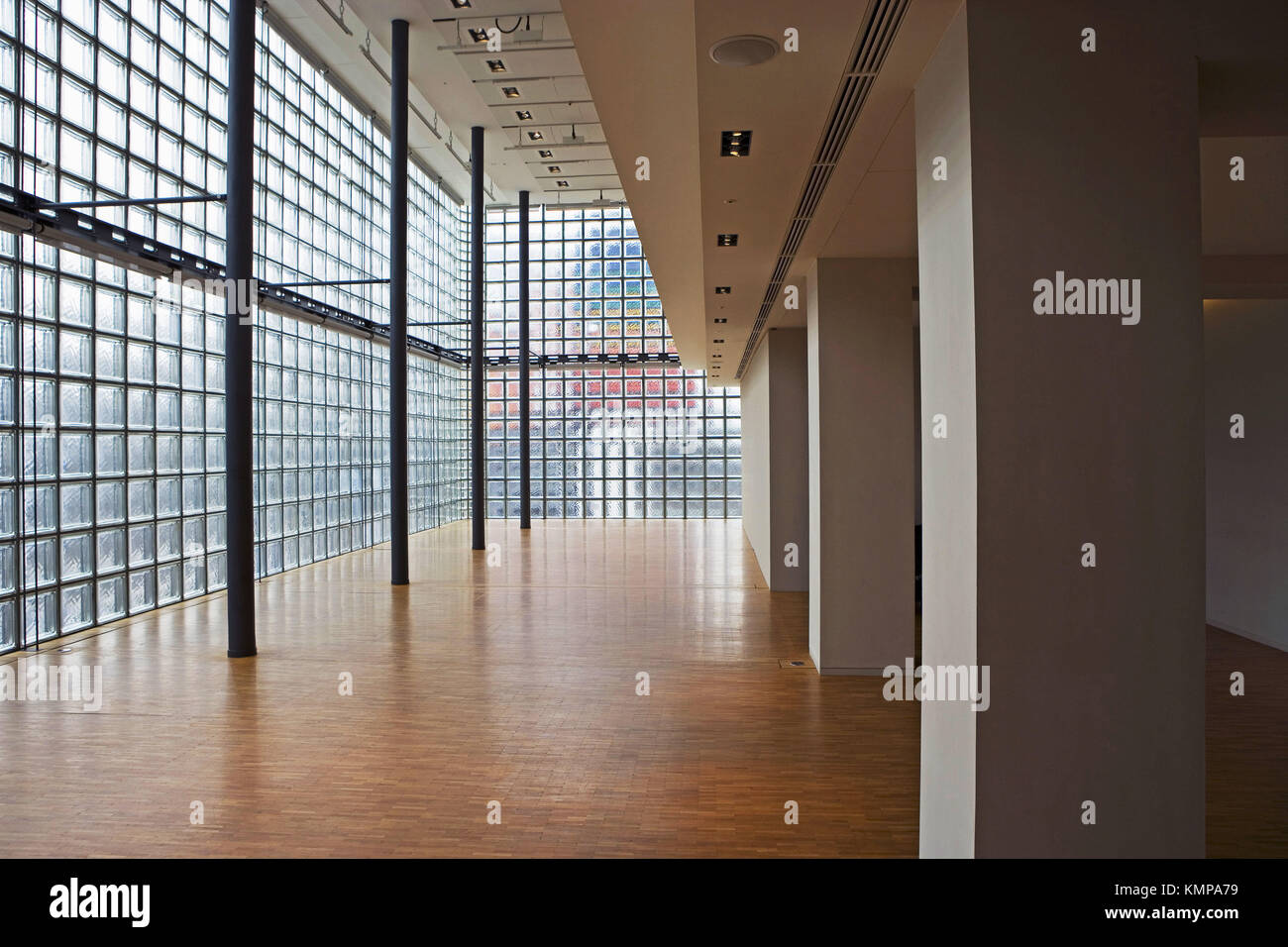 Maison Hermes by Renzo Piano, Ginza. Tokyo, Japan Stock Photo - Alamy