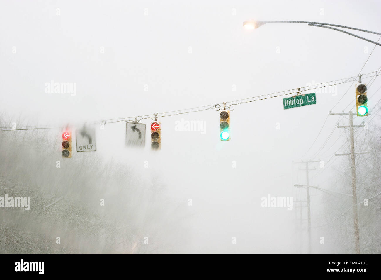 Traffic light during a snowstorm in Annapolis, Maryland, USA Stock Photo Alamy