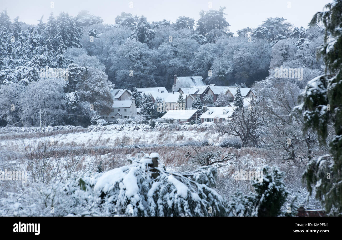 Shrewsbury, Shropshire. 8th Dec, 2017. UK Weather: Snow at Harmer Hill, Shrewsbury, Shropshire. Credit: John Eveson/Alamy Live News Stock Photo