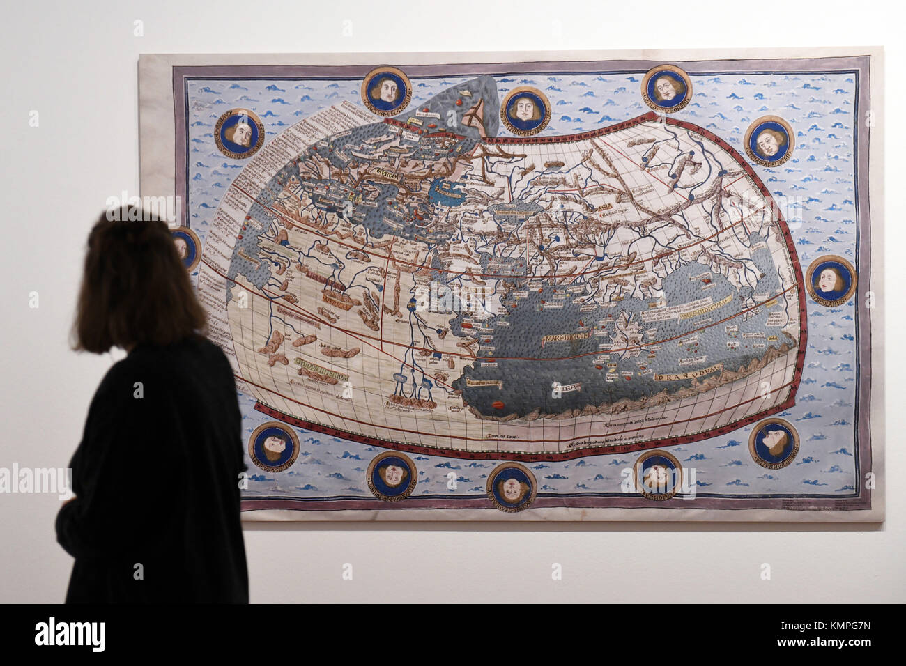 Berlin, Germany. 8th Dec, 2017. A visitor looking at a 1500 world map from Flanders by Johannes de Vico at the exhibition 'Juden, Christen und Muslime im Dialog der Wissenschaften 500-1500' (Jews, Christians and Muslims, Scientific Discourse in the Middle Ages 500-1500) at the Martin-Gropius-Bau in Berlin, Germany, 8 December 2017. The exhibition runs from 9 December 2017 until 4 March 2018. Credit: Maurizio Gambarini/dpa/Alamy Live News Stock Photo