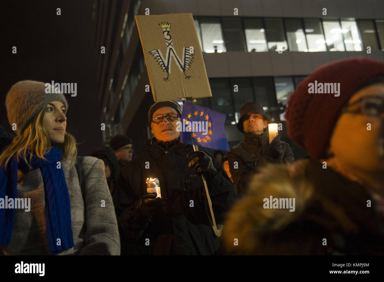 Krakow, Poland. 8th Dec, 2017. A man seen holding a placard with the EU flag on it as he gather in front of Krakow Court to protest against the new judicial reforms. Today, The Polish parliament approved the government proposals to hand the ruling Law and Justice party (PiS) total control of judicial appointments and the supreme court. Credit: Omar Marques/SOPA/ZUMA Wire/Alamy Live News Stock Photo