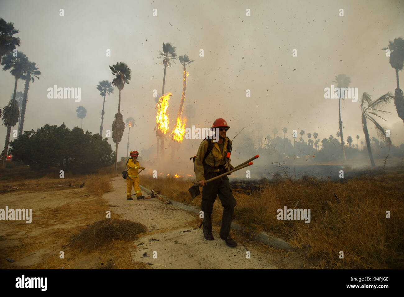 Bonsall, CA, USA. 7th Dec, 2017. Firefighters battle the wind-fanned ...