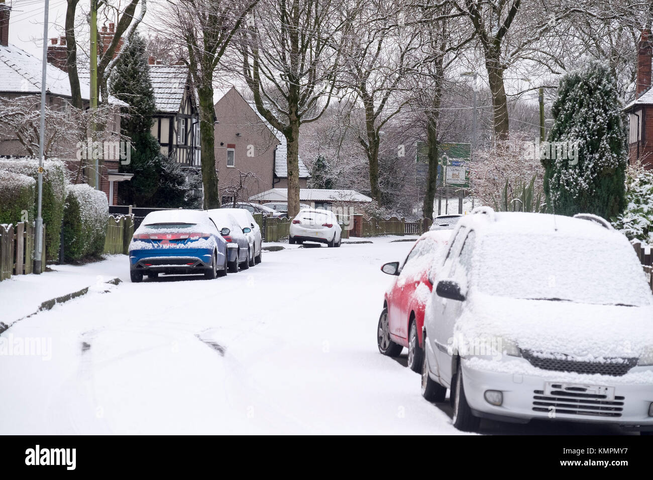 Heavy snowfall hits uk hi-res stock photography and images - Alamy
