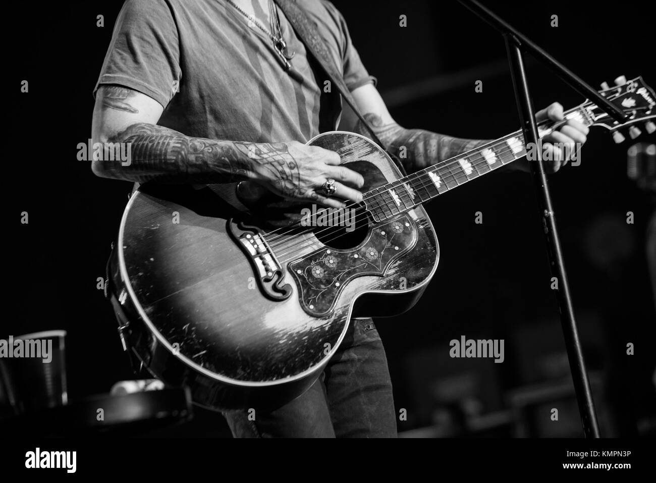 Las Vegas, NV, USA. 8th Dec, 2017. ***HOUSE COVERAGE*** Gary Allen at The Joint at Hard Rock Hotel & Casino in Las vegas, NV on December 8, 2017. Credit: Gdp Photos/Mediapunch/Alamy Live News Stock Photo