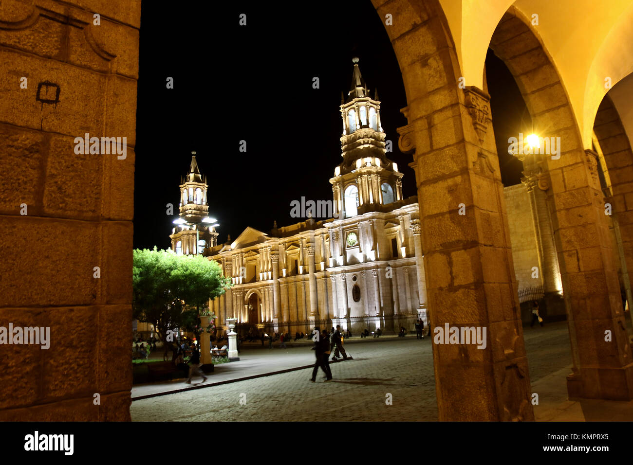 Arequipa ( Peru) November, 16 th 2015; Night view of Basilica Cathedral of Arequipa in Armas square Credit: Sebastien Lapeyrere/Alamy Live News. Stock Photo