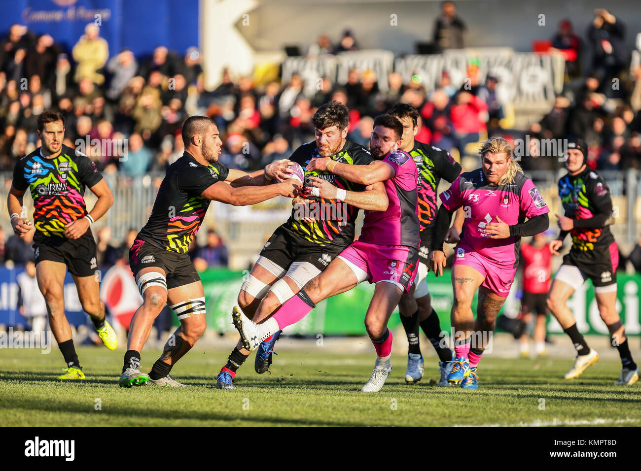 Parma, Italy. 9h December 2017. Zebre second row George Biagi carries the ball in the match against Gloucester in EPCR Challenge Cup 2017/18. Massimiliano Carnabuci/Alamy Live News Stock Photo