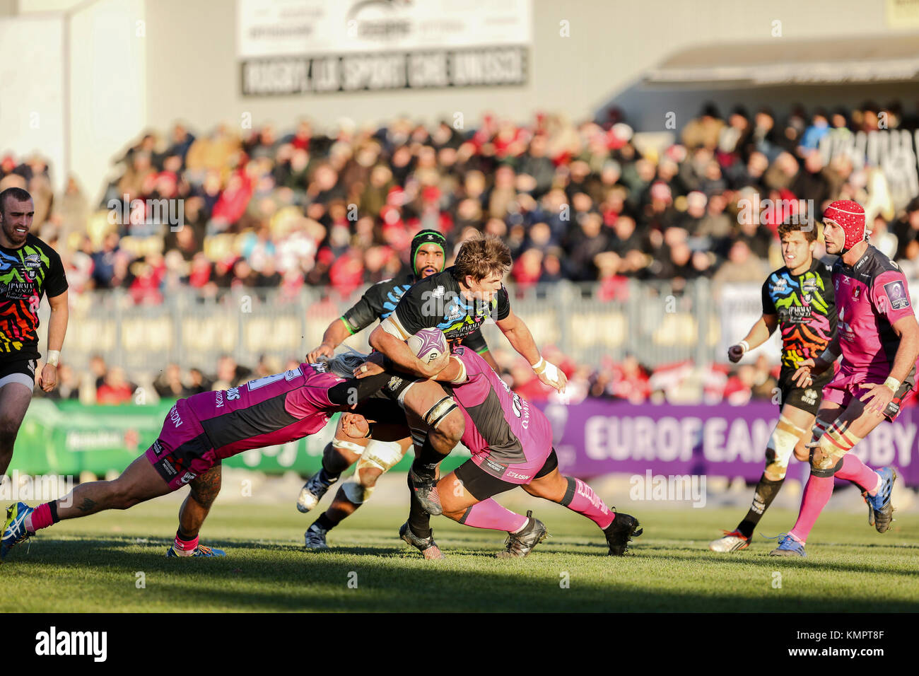 Parma, Italy. 9h December 2017. Zebre's flanker Johan Meyer tries to break Glouceste's defense in EPCR Challenge Cup 2017/18. Massimiliano Carnabuci/Alamy Live News Stock Photo