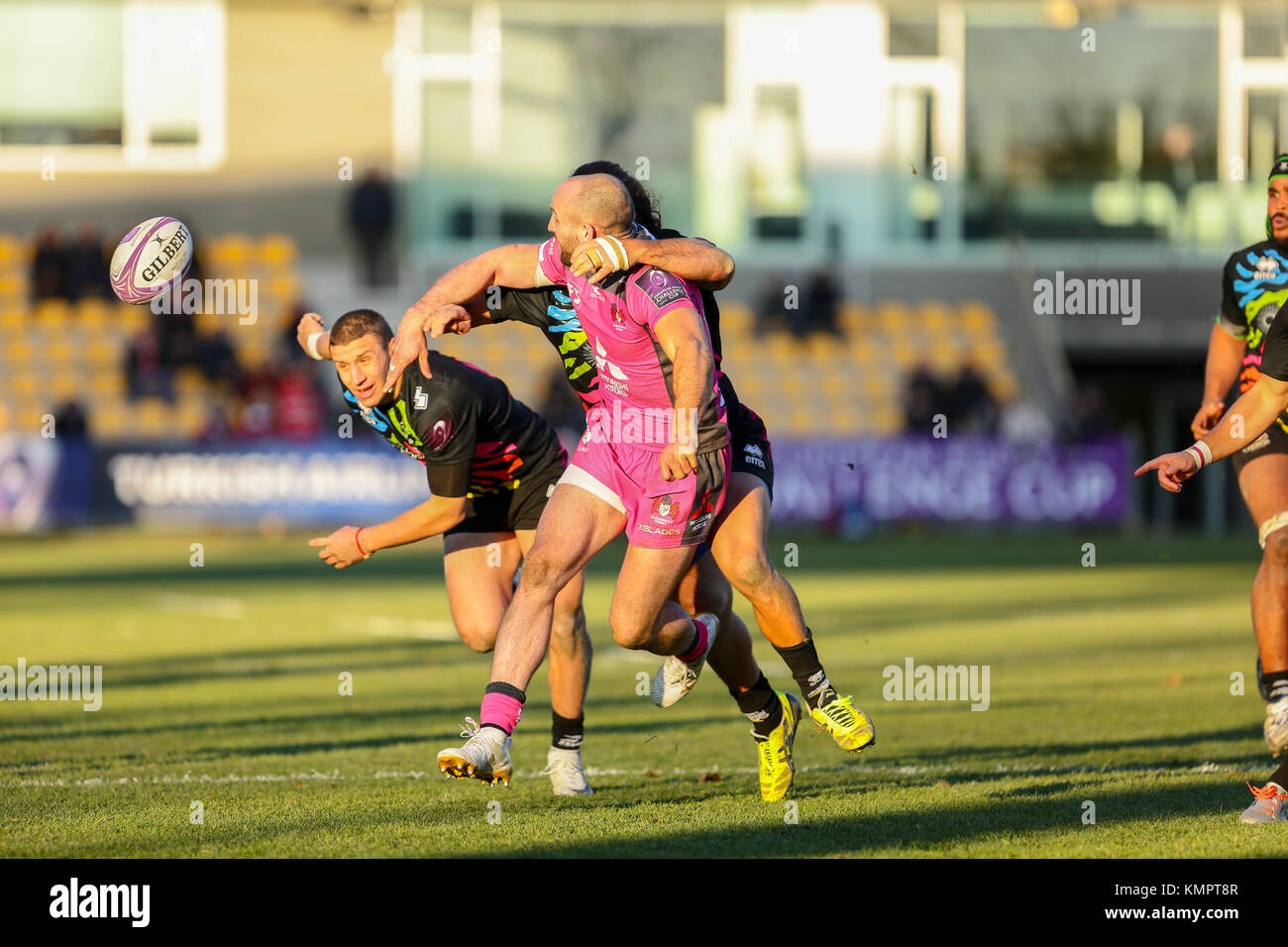 Parma, Italy. 9h December 2017. Gloucester's wing Charlie Sharples tries an offload in the match against Zebre in EPCR Challenge Cup 2017/18. Massimiliano Carnabuci/Alamy Live News Stock Photo