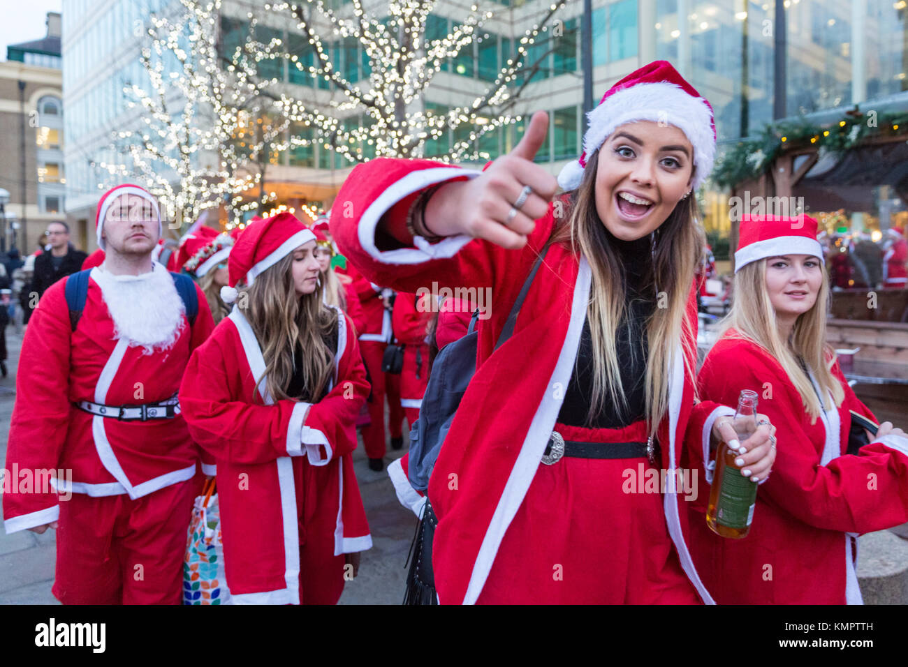 London Bridge, London, UK, 9th December 2017. Hundreds of Santas in merry mood and colourful outfits descend on the area around City Hall, London Bridge Station and the River Thames on the Southern route of the Annual Santacon 2017. The four London routes, South, East, North and Family Friendly, all walk and pub-crawl along a set route and later merge in Central London. Credit: Imageplotter News and Sports/Alamy Live News Stock Photo