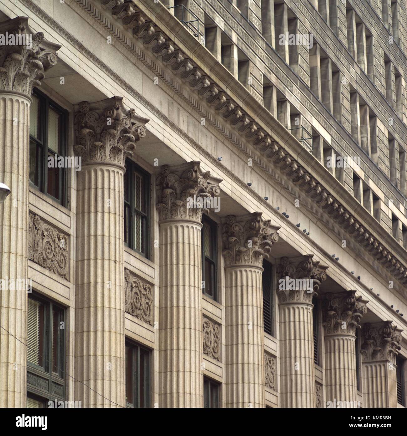 Chicago, Illinois, Carved stone pillars of a building Stock Photo Alamy