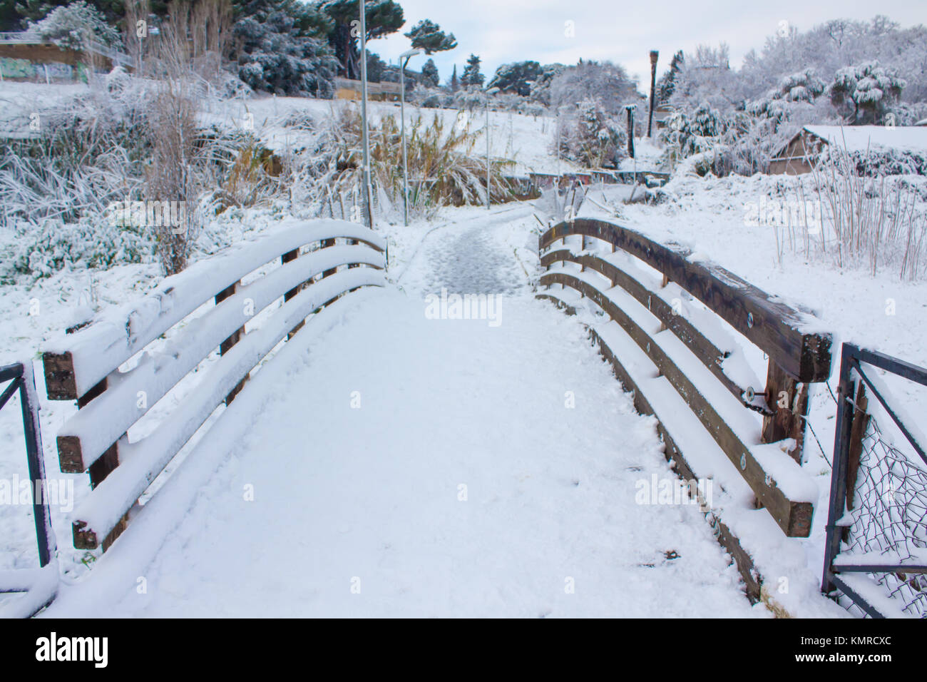 WOODEN BRIDGE COVERED BY SNOW IN PUBLIC PARK Stock Photo - Alamy