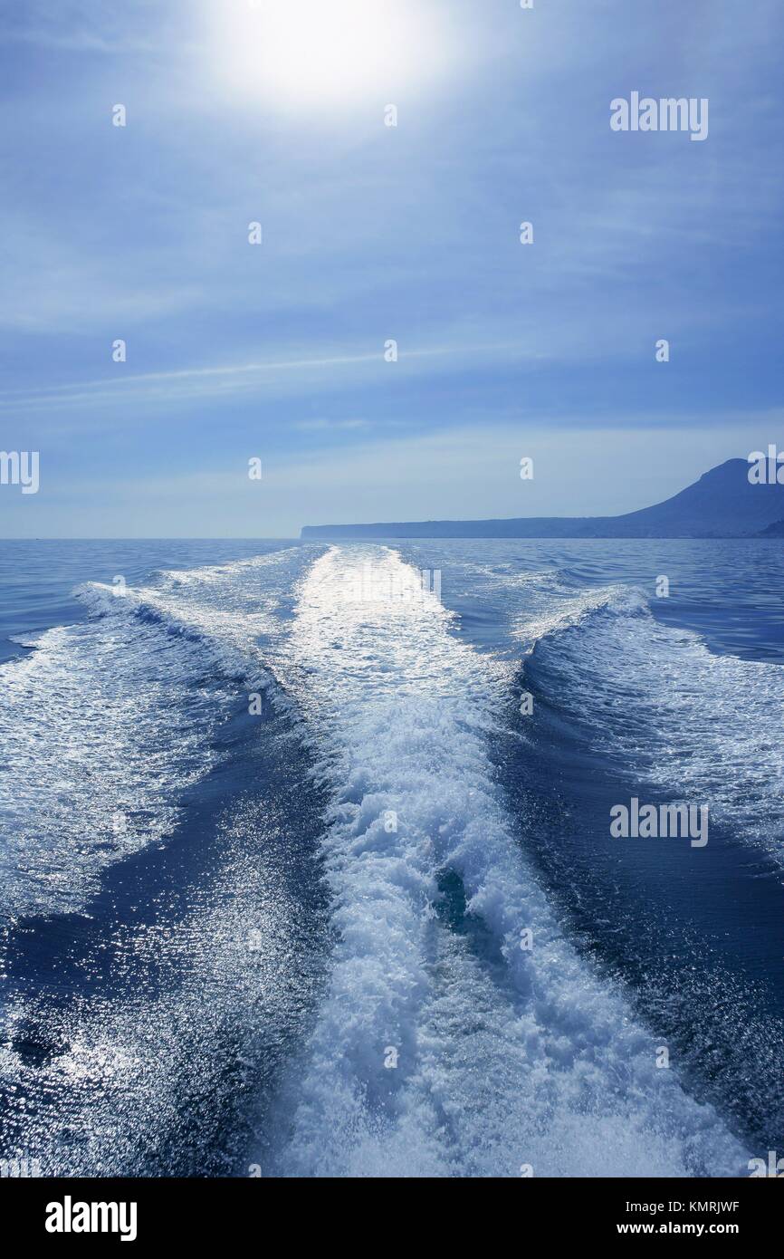 https://c8.alamy.com/comp/KMRJWF/fishing-speedy-boat-prop-wash-white-wake-on-the-blue-ocean-sea-KMRJWF.jpg