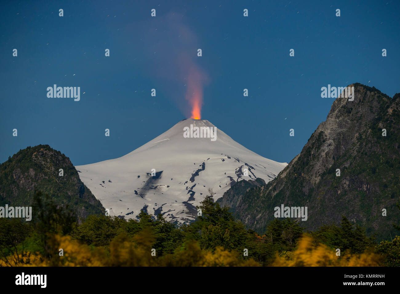 Volcán Villarrica / Villarrica volcano. Araucania, Chile. Stock Photo