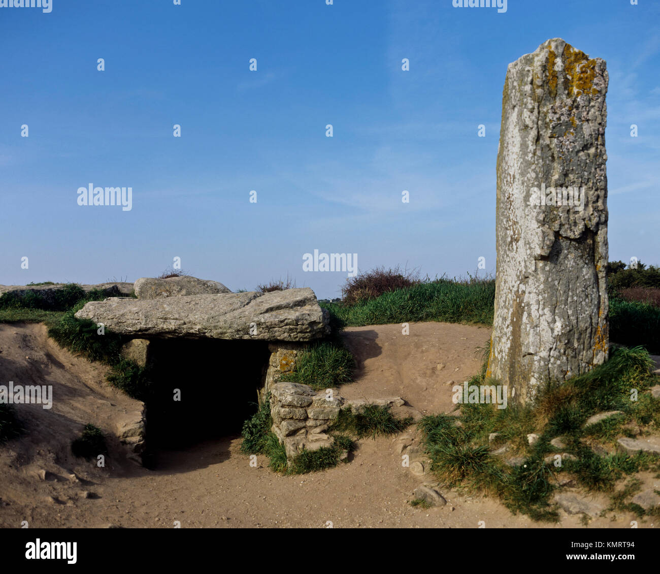 9872.Morbihan, Locmariaquer, Dolmen des Pierres Plates (3000BC), Brittany, France Stock Photo