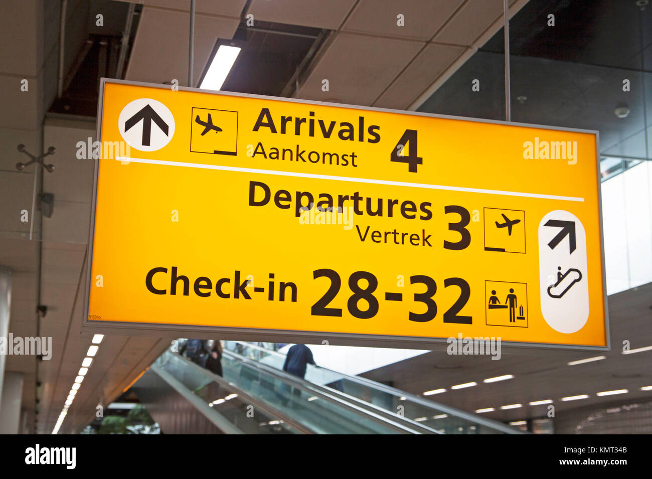 Arrival departure dates. Departures and arrivals. Arrival departure Airport. В аэропорту arrivals departures. Arrival and departure Board.