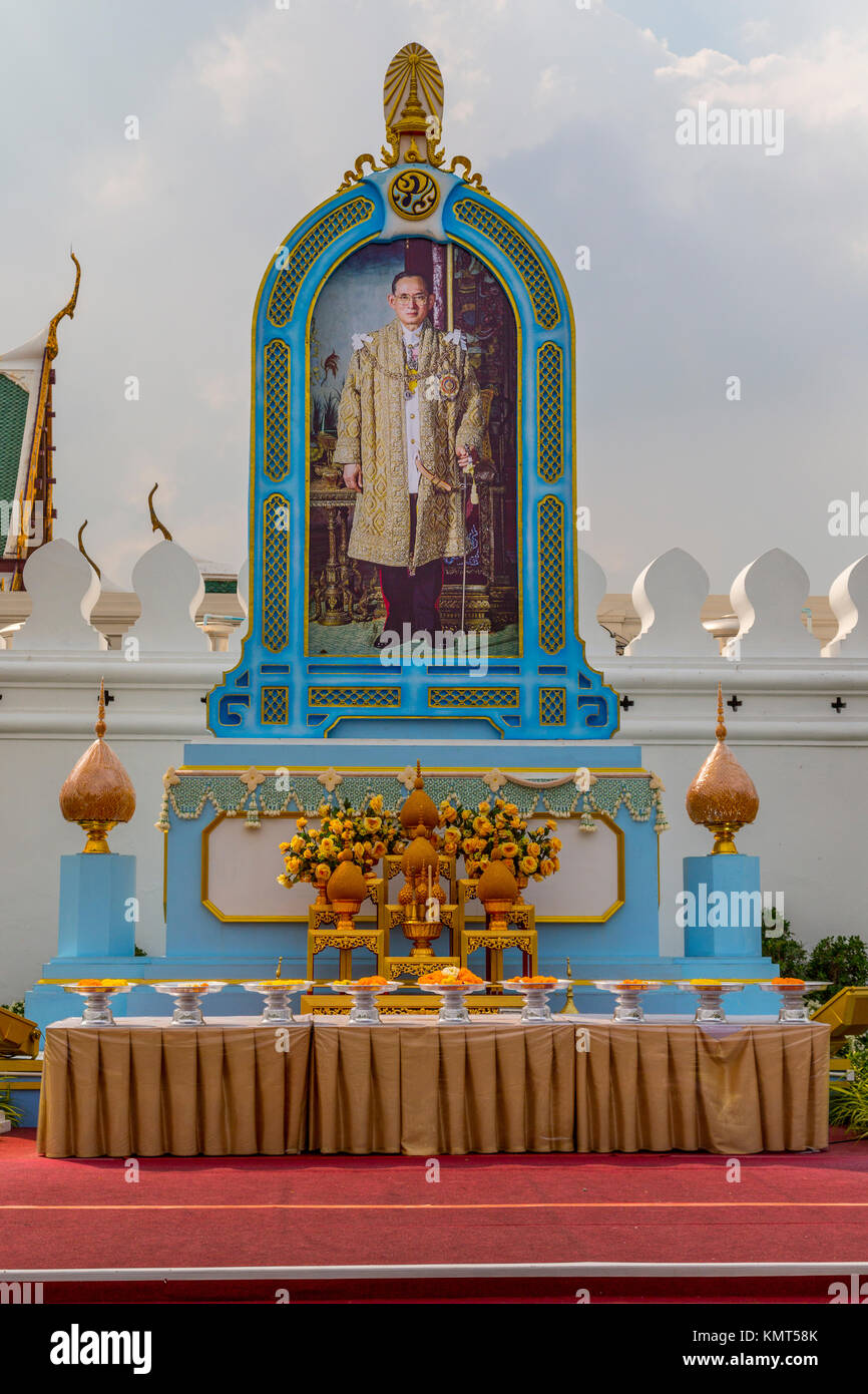 Bangkok, Thailand.  Memorial to Late King Bhumibol Adulyadej outside the Grand Palace Compound. Stock Photo
