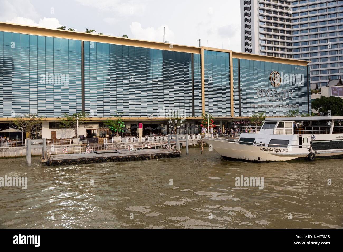 Bangkok, Thailand.  Approaching River City Mall from the Chao Phraya River. Stock Photo