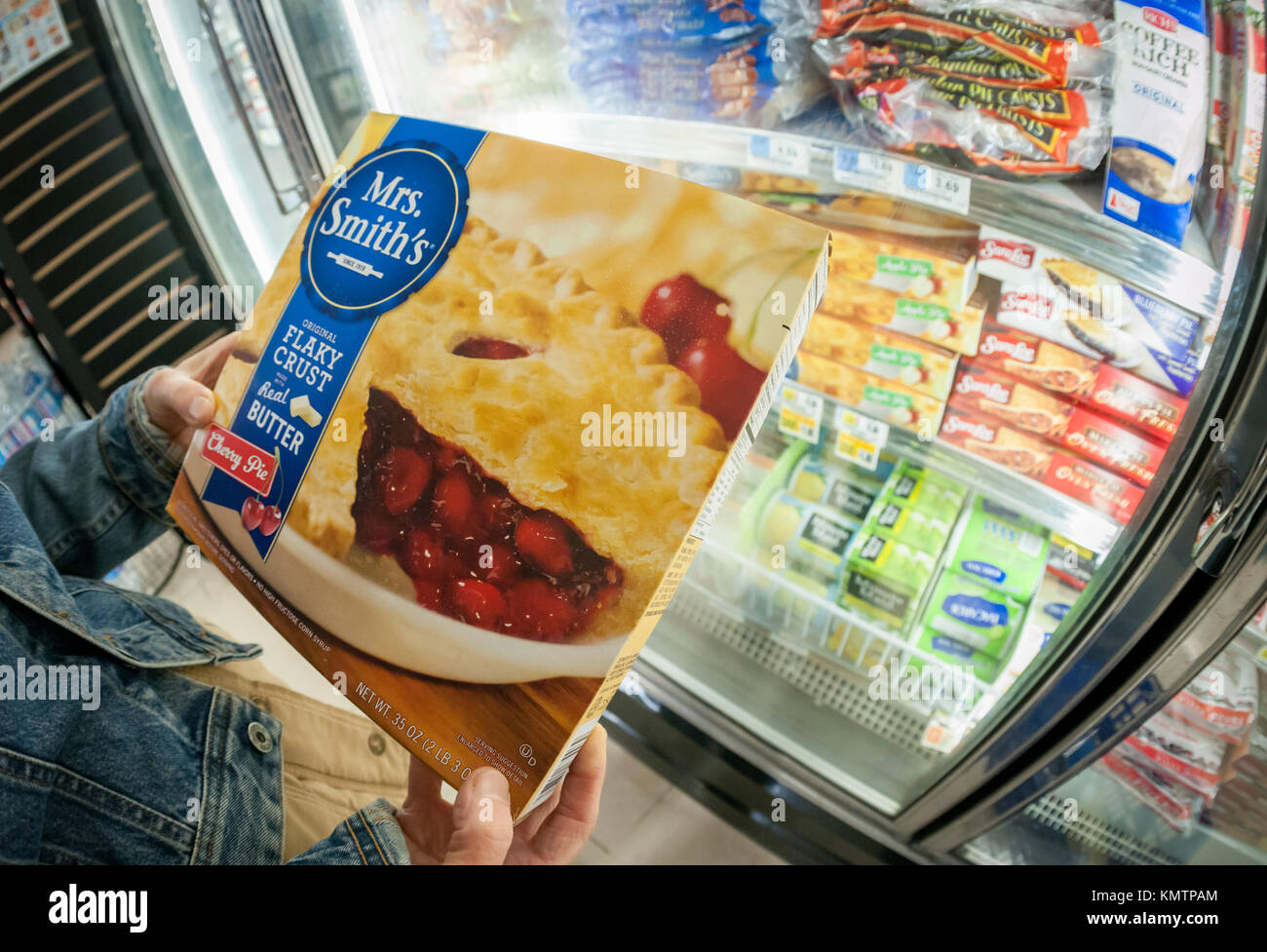 A shopper holds a box of Schwan's Co. Mrs. Smith's frozen pie is seen in a supermarket in New York on Friday, December 1, 2017. The privately owned frozen food maker Schwan's Co. is reported to be considering a sale of the company.  (© Richard B. Levine) Stock Photo