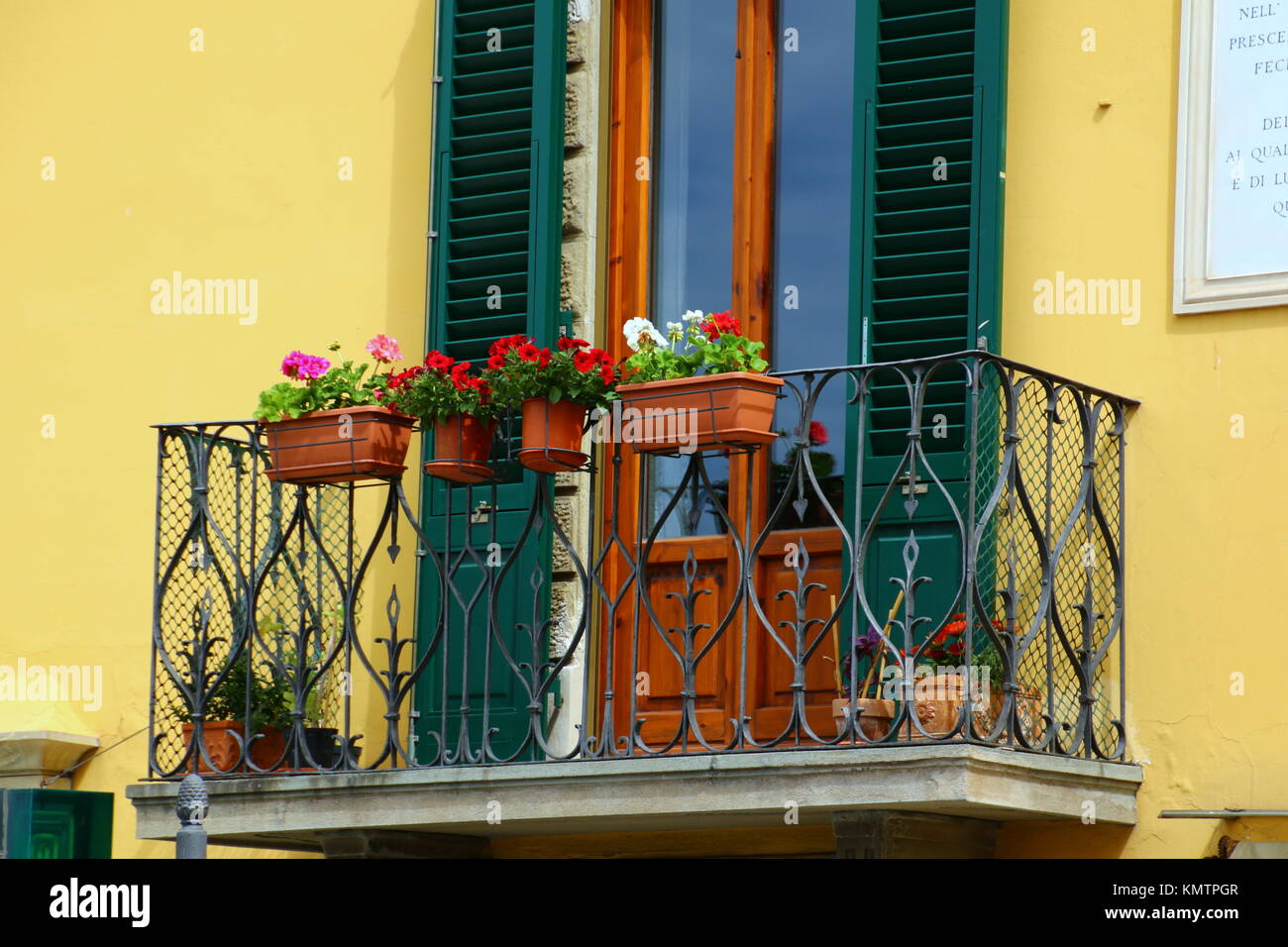 Yellow buildings in Venice by the canal Stock Photo - Alamy