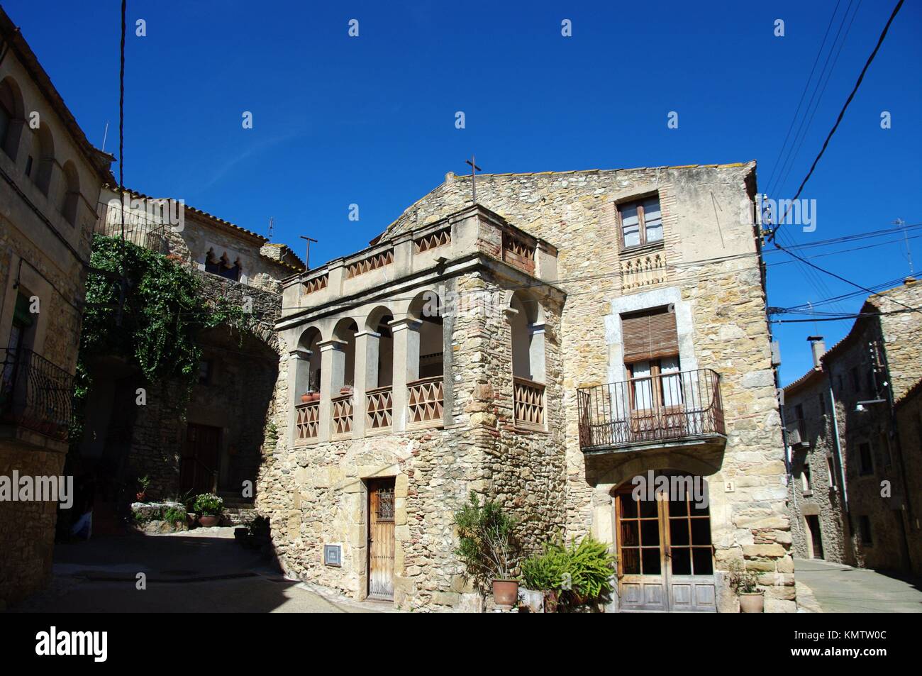 Centro medieval de Palau-Sator, Baix Emporda, Girona Stock Photo - Alamy