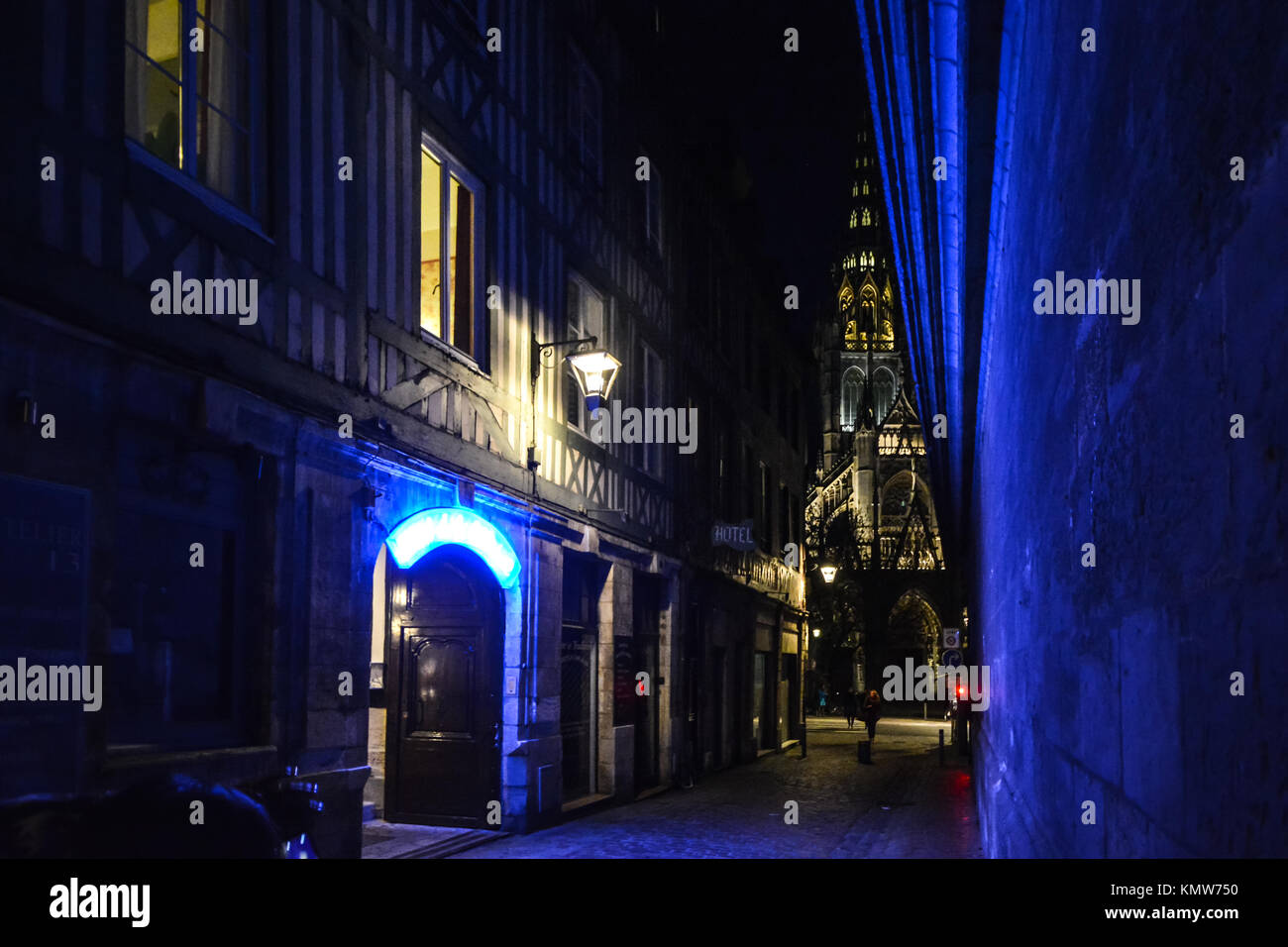 Dark Alley High Resolution Stock Photography And Images Alamy