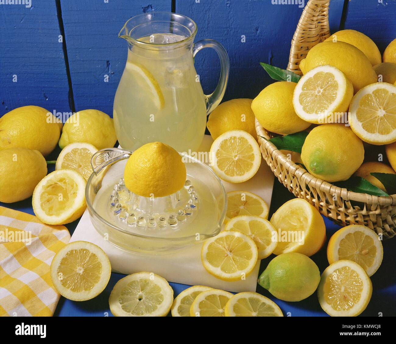 Close up lemon lemon juice bottles hires stock photography and images