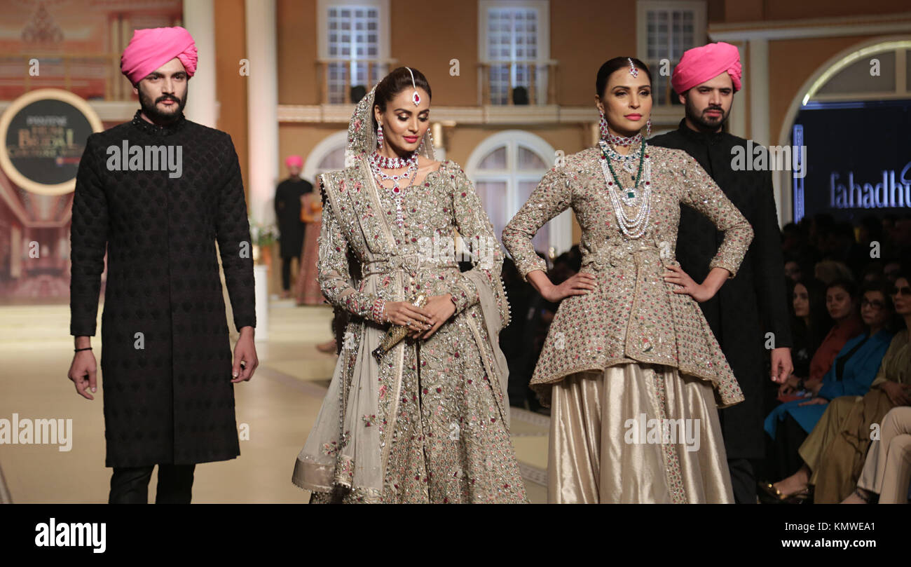 Lahore, Pakistan. 03rd Sep, 2017. Models present creations of famous