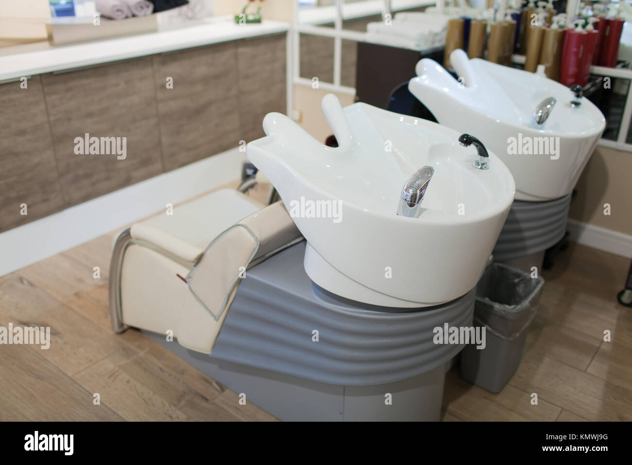 The interior of a Spa salon. Chair for washing hair Stock Photo - Alamy The interior of a Spa salon. Chair for washing hair Stock Photo - Alamy