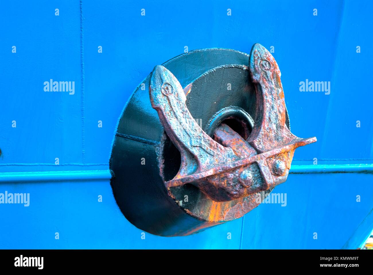fishing boat anchor Stock Photo - Alamy