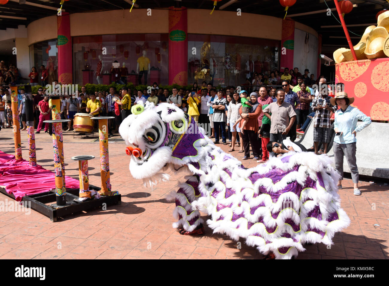 Lion Dance for Chinese New Year Stock Photo - Alamy