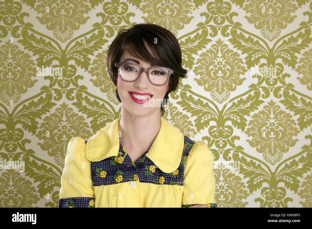 nerd woman retro portrait 70s wallpaper vintage housewife