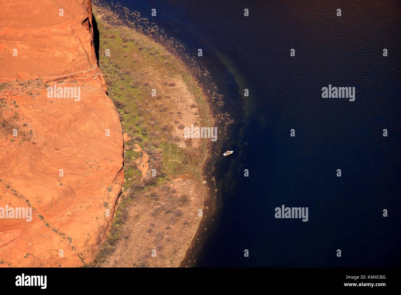 Small Fishing Boat Horseshoe Bend Orange Glen Canyon Overlook Blue