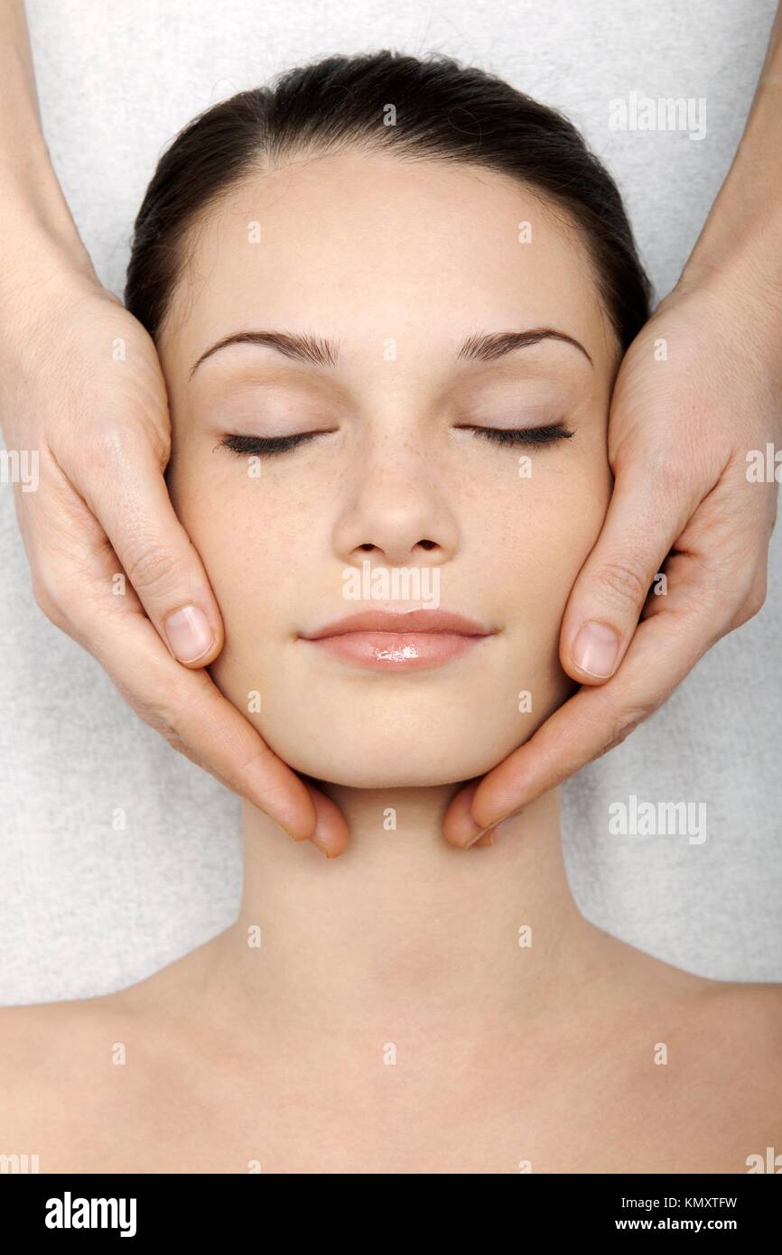 Young woman receiving head massage Stock Photo Alamy