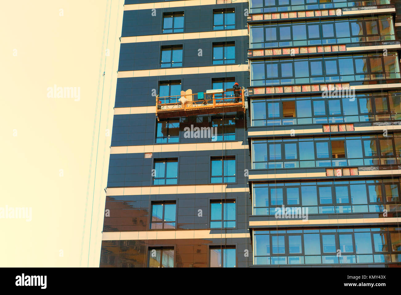 Highrise works on a multistorey building Stock Photo Alamy