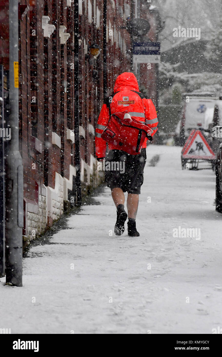 Wearing shorts in snow hires stock photography and images Alamy