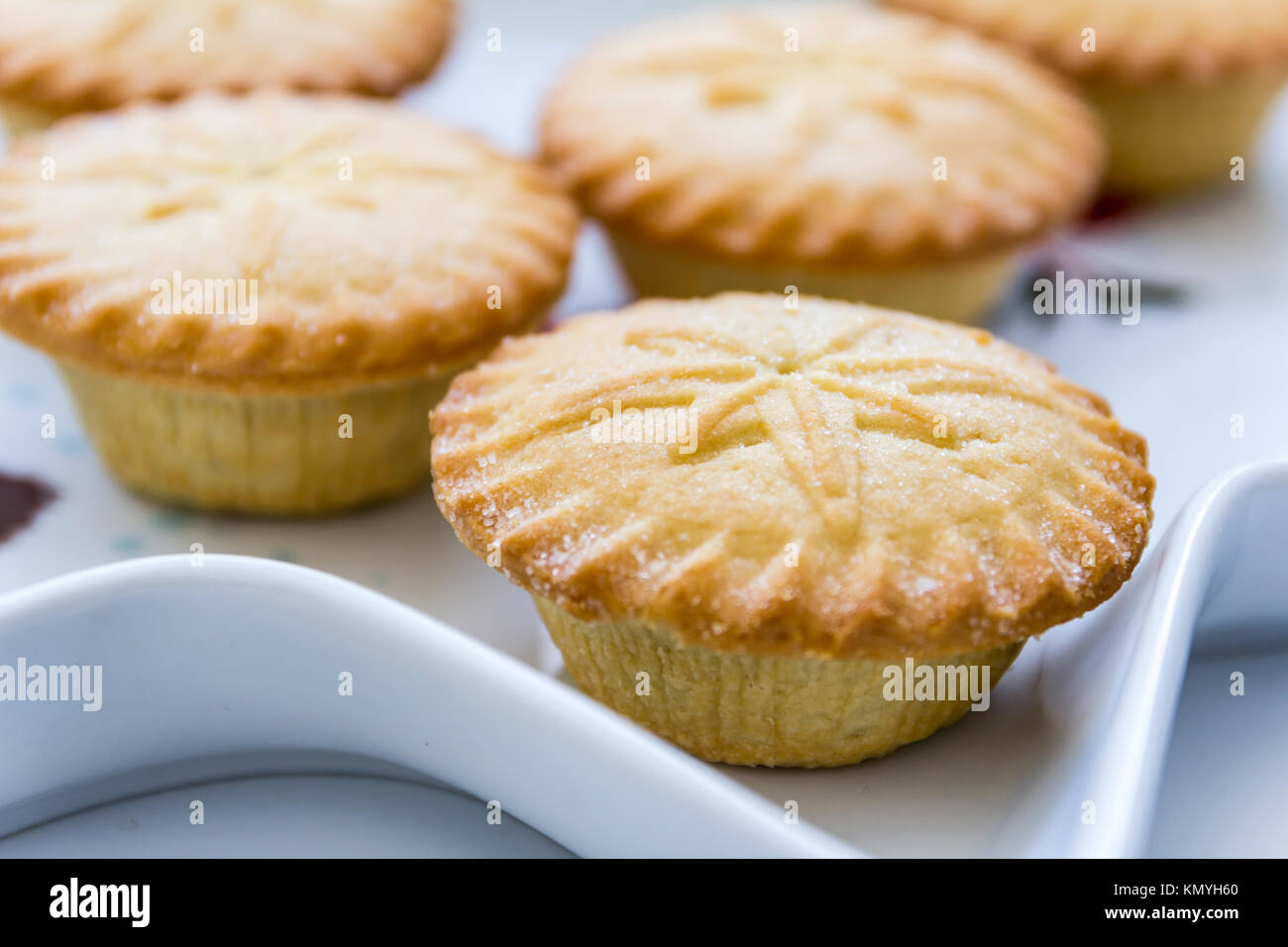 Mince Pies on a Christmas Plate Stock Photo - Alamy