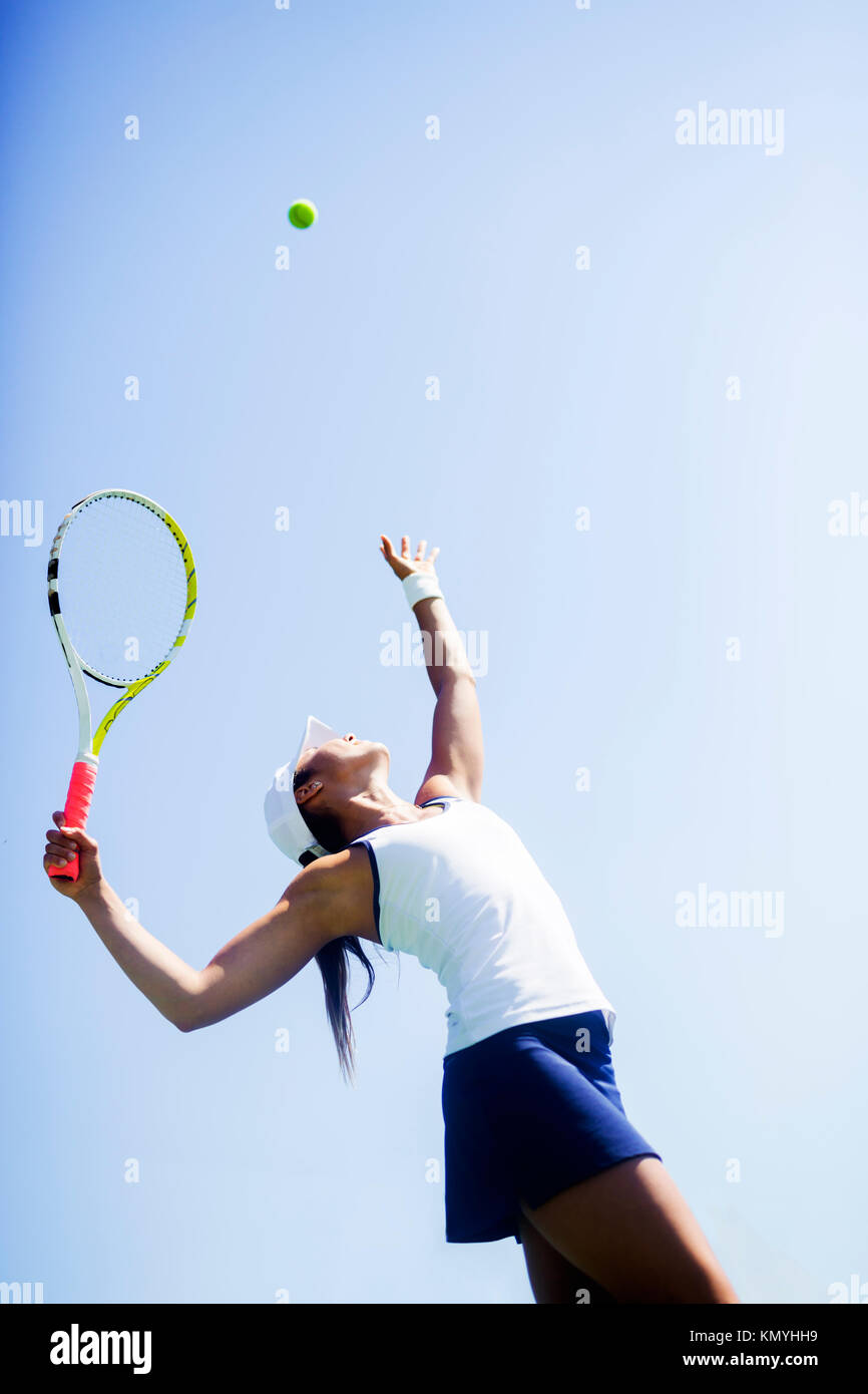 Beautiful female tennis player serving Stock Photo Alamy