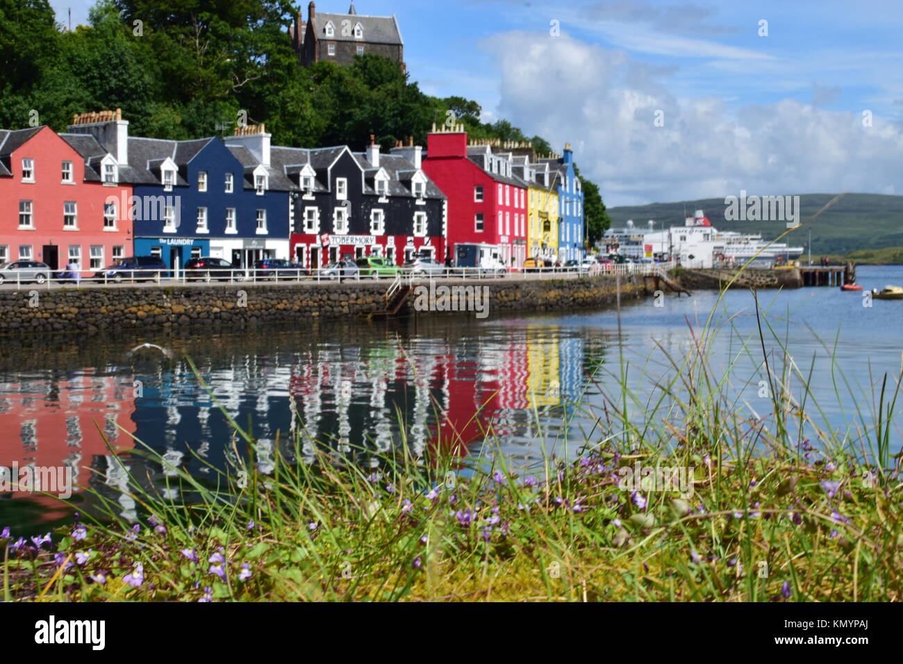 Colourful Cottages By The Harbour At Tobermory Isle Of Mull Stock