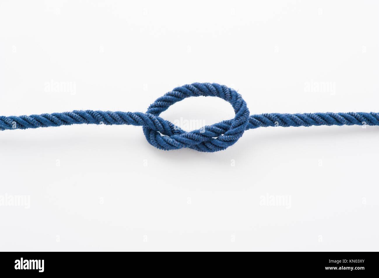 Knot in middle hi-res stock photography and images - Alamy