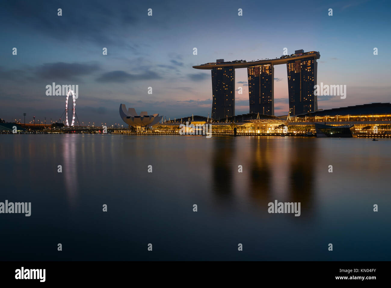 Singapore Flyer Observation Wheel, Art Science Museum And The Marina Bay Sands At Sunrise. Stock Photo