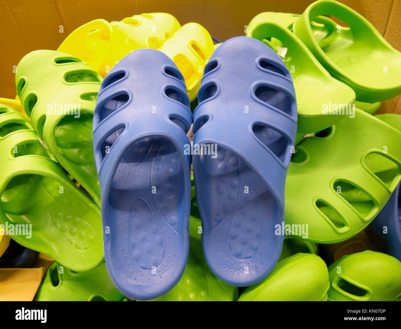 Cheap rubber sandals imitating the 